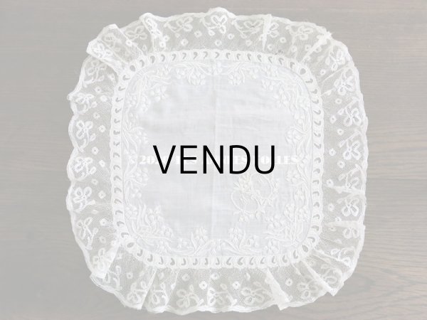 画像3: 19世紀 アンティーク  結婚式のハンカチ 【MM】 鈴蘭のホワイトワーク & 手編みのヴァランシエンヌレース  (3)