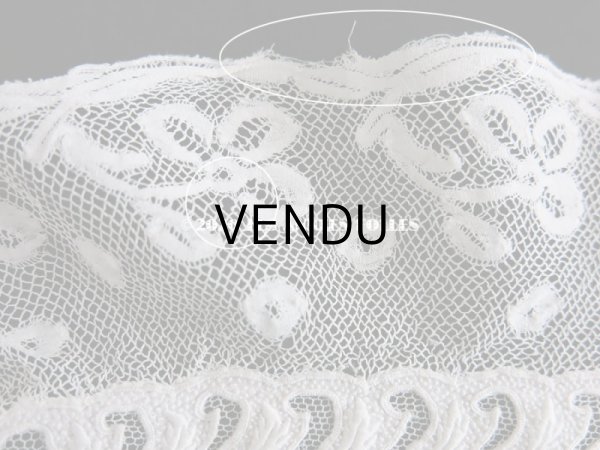 画像16: 19世紀 アンティーク  結婚式のハンカチ 【MM】 鈴蘭のホワイトワーク & 手編みのヴァランシエンヌレース  (16)