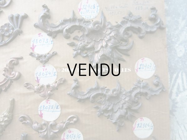 画像10: 1900年代 アンティーク  サンプラー メタルのオーナメント & 裁縫道具のハンドル (10)