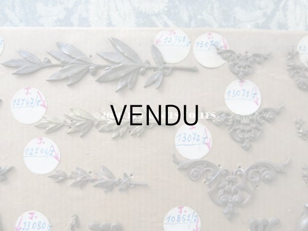 画像4: 1900年代 アンティーク  サンプラー メタルのオーナメント & 裁縫道具のハンドル (4)