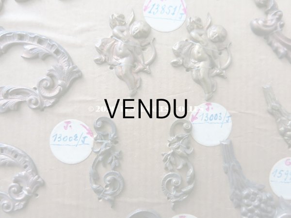 画像7: 1900年代 アンティーク  サンプラー メタルのオーナメント & 裁縫道具のハンドル (7)