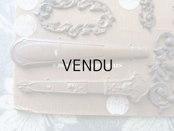 画像11: 1900年代 アンティーク  サンプラー メタルのオーナメント & 裁縫道具のハンドル (11)