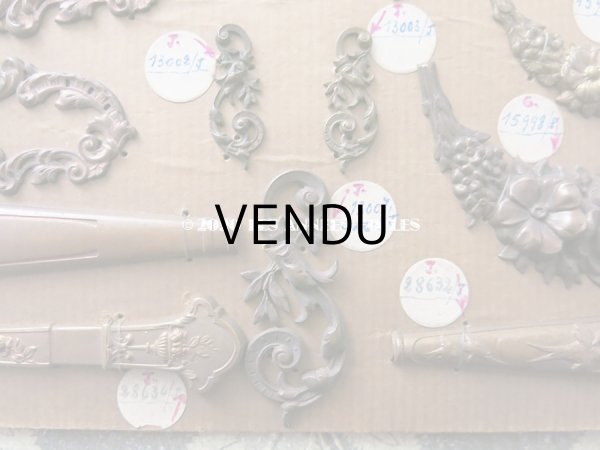 画像12: 1900年代 アンティーク  サンプラー メタルのオーナメント & 裁縫道具のハンドル (12)