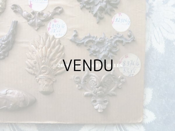 画像14: 1900年代 アンティーク  サンプラー メタルのオーナメント & 裁縫道具のハンドル (14)