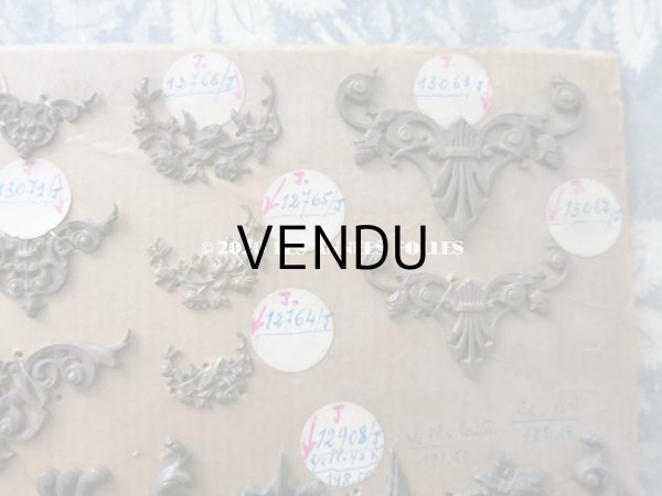 画像5: 1900年代 アンティーク  サンプラー メタルのオーナメント & 裁縫道具のハンドル (5)