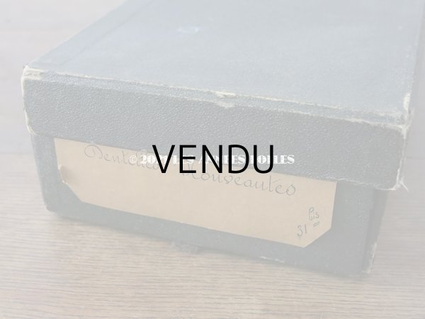 画像4: アンティーク 箱入り メタルレース & メタルブレードのサンプラー 46枚のセット (4)