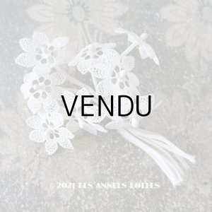 画像: アンティーク 白いレースの布花