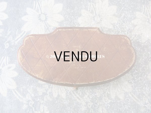 画像3: 19世紀末 アンティーク 本革製 ソーイングセットのケース 花のガーランド＆花かご イニシャル入り (3)