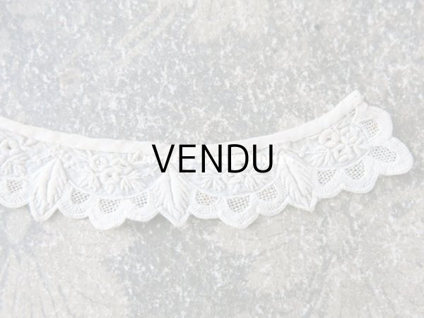 画像7: 19世紀  アンティーク ホワイトワークのとても小さな付け襟  花模様 (7)