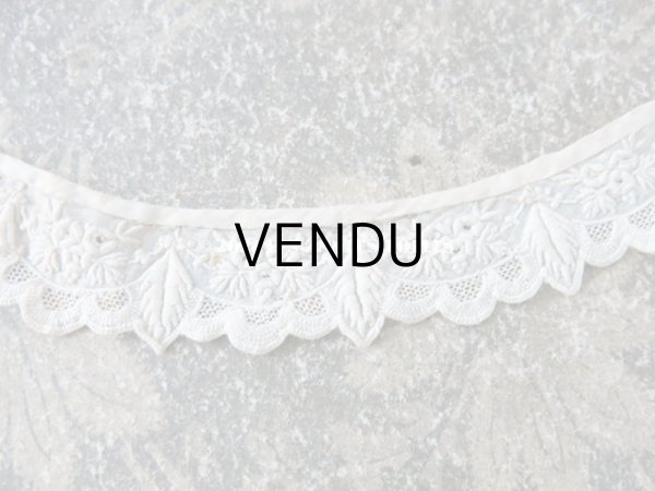 画像6: 19世紀  アンティーク ホワイトワークのとても小さな付け襟  花模様 (6)