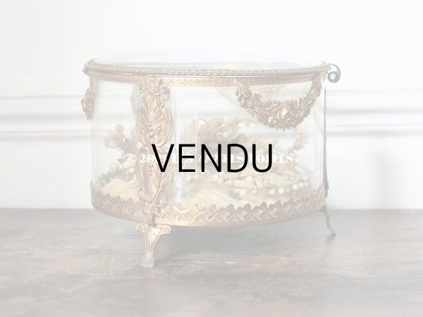 画像8: 19世紀末 アンティーク 大きなコフレ&ティアラ  グローブ・ド・マリエ 淡いピンクオレンジのクッション ワックスフラワーのティアラ (8)