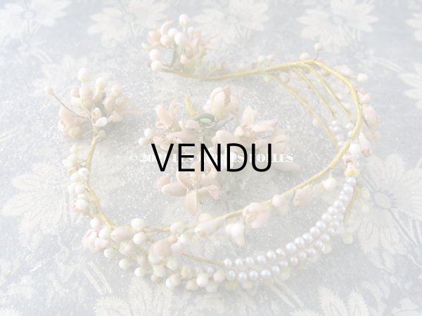 画像17: 19世紀末 アンティーク 大きなコフレ&ティアラ  グローブ・ド・マリエ 淡いピンクオレンジのクッション ワックスフラワーのティアラ (17)