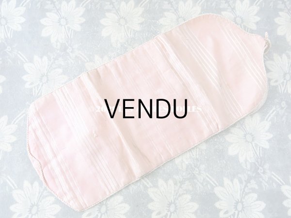 画像6: 19世紀末 アンティーク ポンポン付き シルク製 淡いピンク裁縫道具用ポシェット (6)