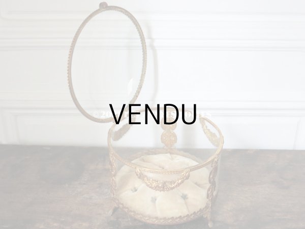 画像10: 19世紀末 アンティーク 大きなコフレ&ティアラ  グローブ・ド・マリエ 淡いピンクオレンジのクッション ワックスフラワーのティアラ (10)