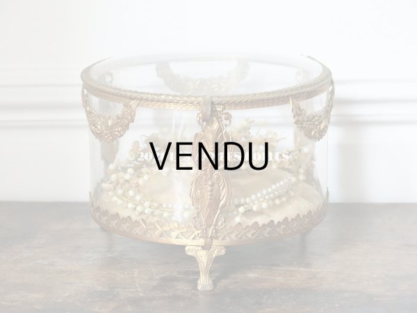 画像5: 19世紀末 アンティーク 大きなコフレ&ティアラ  グローブ・ド・マリエ 淡いピンクオレンジのクッション ワックスフラワーのティアラ (5)