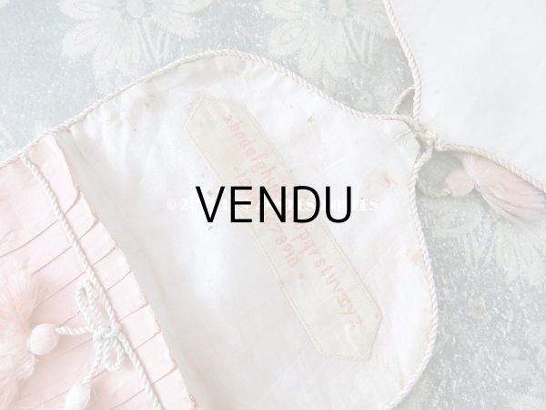 画像3: 19世紀末 アンティーク ポンポン付き シルク製 淡いピンク裁縫道具用ポシェット (3)