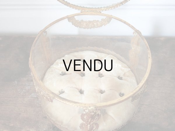 画像12: 19世紀末 アンティーク 大きなコフレ&ティアラ  グローブ・ド・マリエ 淡いピンクオレンジのクッション ワックスフラワーのティアラ (12)