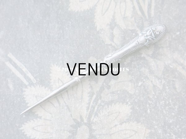 画像8: 1900年代 アンティーク シルバー製 鳥＆薔薇 目打ち & ニードルケース 裁縫道具 (8)