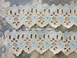 画像2: アンティーク  水色の花の刺繍入り　カットワークレース 生成り色 89cm (45cm+44cm) (2)