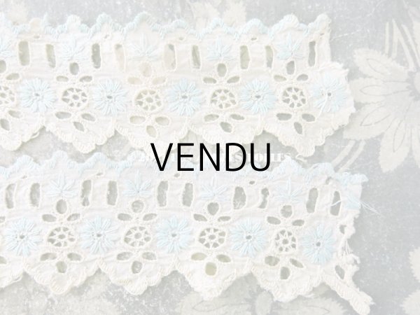 画像5: アンティーク  水色の花の刺繍入り　カットワークレース 生成り色 89cm (45cm+44cm) (5)