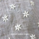 画像: アンティーク  花の刺繍入り コットン生地 44×45cm