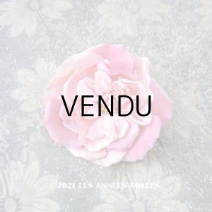 画像: アンティーク ピンクの薔薇の布花 コサージュ クオーター・ロゼット咲き