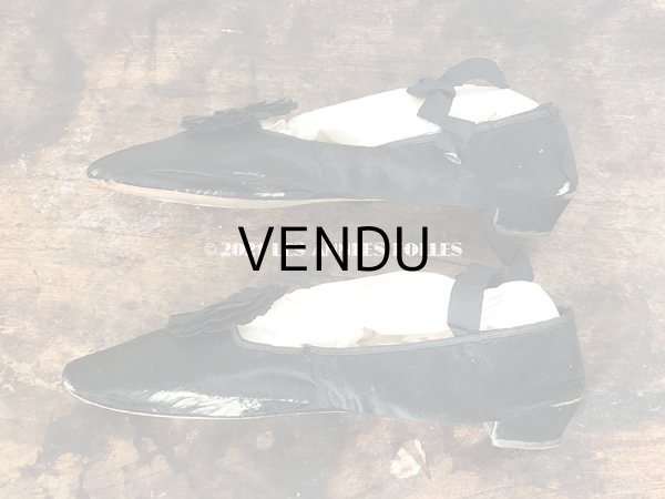 画像6: 19世紀末 アンティーク 黒のシルクサテンのシューズ ポンポン付き - GRANDS MAGASINS DU LOUVRE - (6)