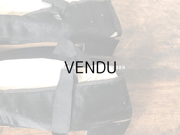 画像8: 19世紀末 アンティーク 黒のシルクサテンのシューズ ポンポン付き - GRANDS MAGASINS DU LOUVRE - (8)