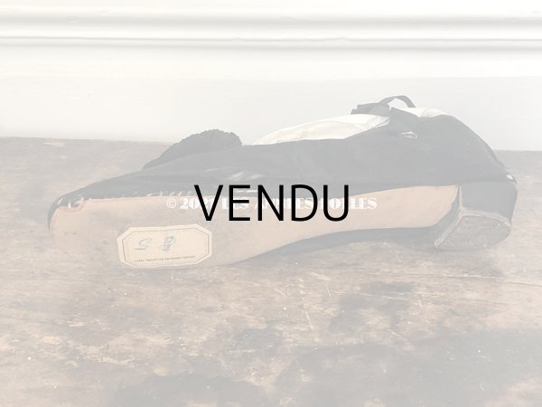 画像12: 19世紀末 アンティーク 黒のシルクサテンのシューズ ポンポン付き - GRANDS MAGASINS DU LOUVRE - (12)