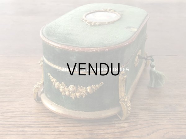 画像12: 19世紀 アンティーク ナポレオン3世時代 チョコレートボックス 薔薇のブーケ　お菓子箱 グリーンのベルベット (12)