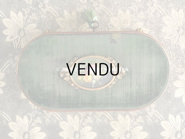 画像3: 19世紀 アンティーク ナポレオン3世時代 チョコレートボックス 薔薇のブーケ　お菓子箱 グリーンのベルベット (3)