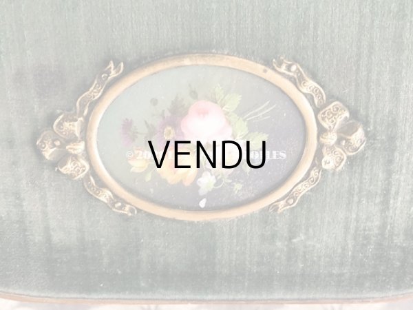 画像4: 19世紀 アンティーク ナポレオン3世時代 チョコレートボックス 薔薇のブーケ　お菓子箱 グリーンのベルベット (4)