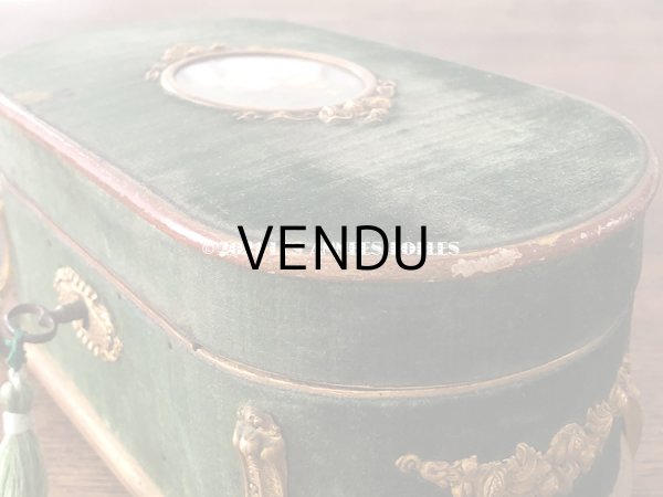 画像15: 19世紀 アンティーク ナポレオン3世時代 チョコレートボックス 薔薇のブーケ　お菓子箱 グリーンのベルベット (15)