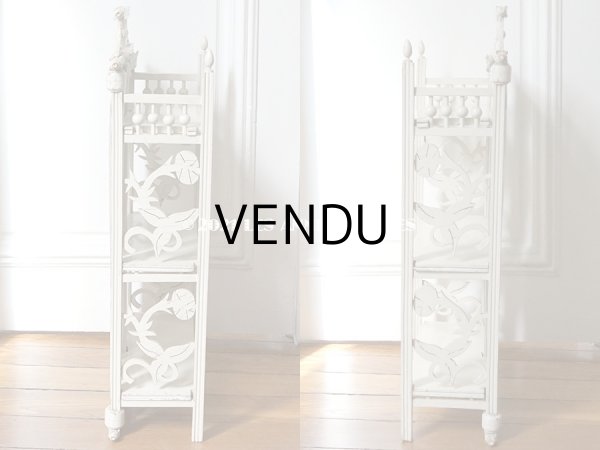 画像3: 1900年代 アンティーク 木製ラック 淡いブルーのカーテン付き (3)