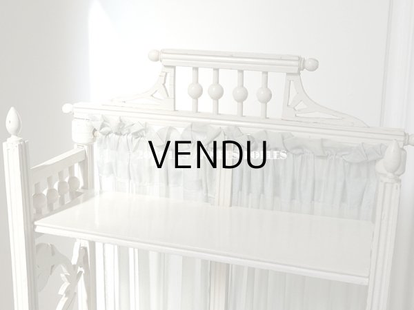 画像4: 1900年代 アンティーク 木製ラック 淡いブルーのカーテン付き (4)