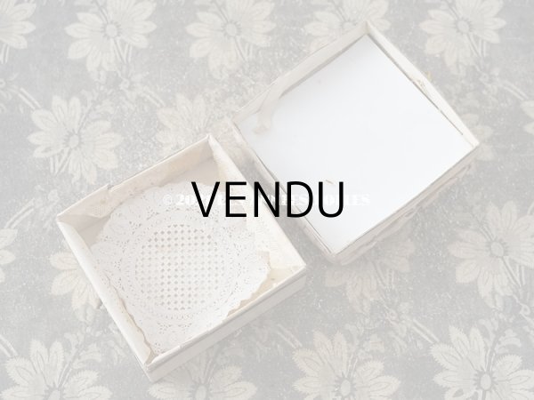 画像9: 19世紀 アンティーク ナポレオン3世時代 チョコレートボックス パウダーピンク お菓子箱 レースペーパー付 (9)