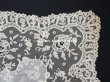 画像7: 19世紀 アンティーク イニシャル・モノグラム刺繍入り 結婚式のハンカチ アプリカシオン・アングルテール (ボビンレース)　 (7)