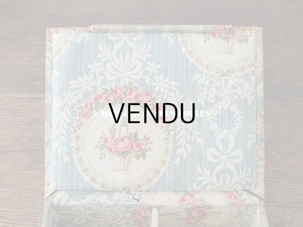 画像7: 1900年代 アンティーク 薔薇の花かご＆花とリボンのガーランド　カルトナージュボックス 淡いブルー (7)