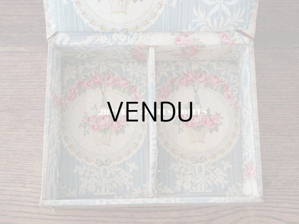 画像8: 1900年代 アンティーク 薔薇の花かご＆花とリボンのガーランド　カルトナージュボックス 淡いブルー (8)