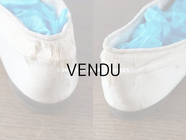 画像8: 1900年代 アンティーク リボンが結ばれた ウェディング シューズ オフホワイトのシルクサテン (8)