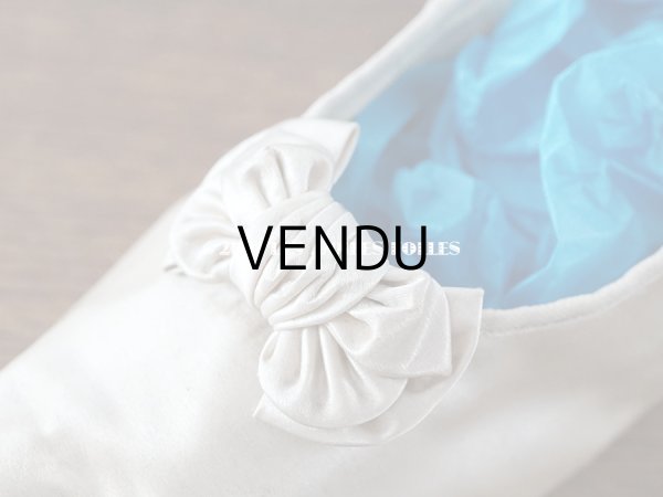 画像9: 1900年代 アンティーク リボンが結ばれた ウェディング シューズ オフホワイトのシルクサテン (9)