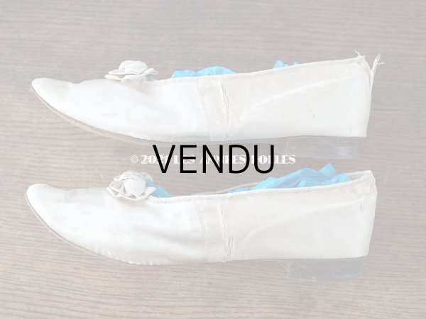 画像5: 1900年代 アンティーク リボンが結ばれた ウェディング シューズ オフホワイトのシルクサテン (5)