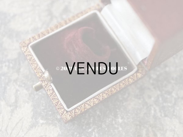 画像6: 19世紀末 アンティーク 本革製 リングボックス イニシャル入り EP　ジュエリーボックス 金彩入り ボルドー (6)