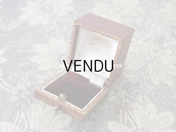 画像5: 19世紀末 アンティーク 本革製 リングボックス イニシャル入り EP　ジュエリーボックス 金彩入り ボルドー (5)