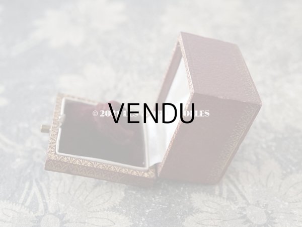 画像8: 19世紀末 アンティーク 本革製 リングボックス イニシャル入り EP　ジュエリーボックス 金彩入り ボルドー (8)