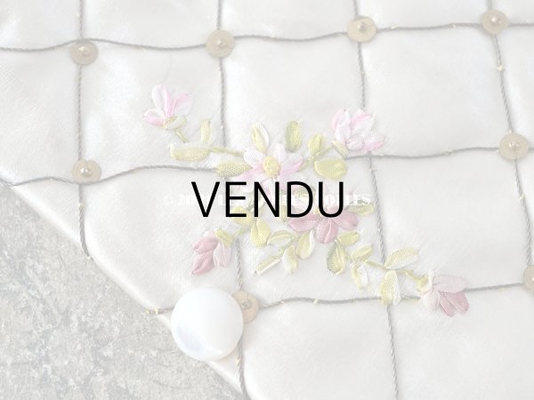 画像10: アンティーク シルク製 リボン刺繍の小さなポシェット 裁縫道具入れ (10)