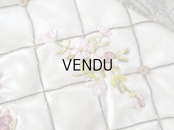 画像11: アンティーク シルク製 リボン刺繍の小さなポシェット 裁縫道具入れ (11)