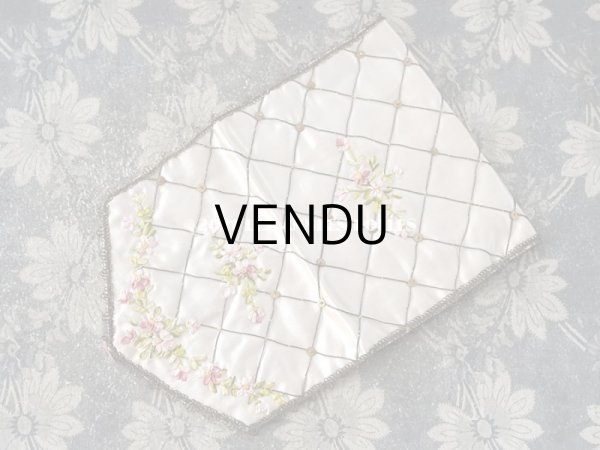 画像4: アンティーク シルク製 リボン刺繍の小さなポシェット 裁縫道具入れ (4)