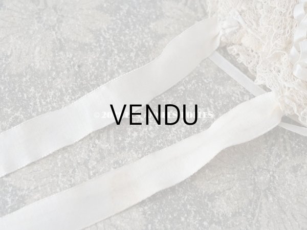 画像18: アンティーク ドール用 小さなボネ オフホワイトのシルクリボン＆手刺繍・手編みのレース (18)