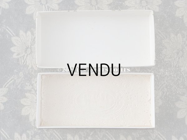 画像7: 1920年代 アンティーク ドラジェのお菓子箱 薔薇＆勿忘草のリース　G.FRAQUE LIMOGES  (7)